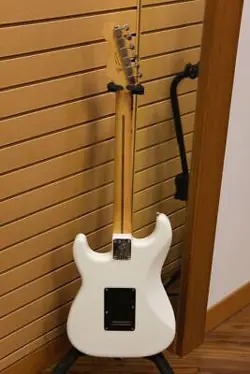 FENDER PLAYER II STRATOCASTER HSS  ROSEWOOD FINGERBOARD   POLAR WHITE