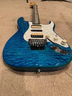 STRAT W/CASE
