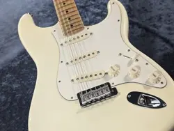 FENDER AMERICAN PROFESSIONAL STRATOCASTER -OLYMPIC WHITE-