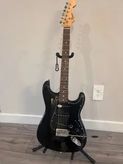 FENDER SQUIER STRATOCASTER BLACK ELECTRIC GUITAR