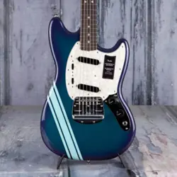 FENDER VINTERA II '70S COMPETITION MUSTANG, COMPETITION BURGUNDY