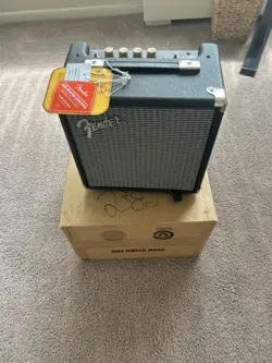 FENDER RUMBLE 15 BASS COMBO AMPLIFIER