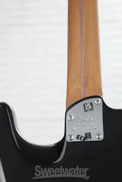 FENDER AMERICAN ULTRA STRATOCASTER - BLACK WITH ROASTED MAPLE FINGERBOARD,