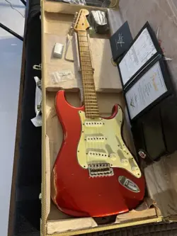 STRATOCASTER W/ CS