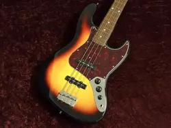 FENDER MADE IN JAPAN TRADITIONAL II 60S JAZZ BASS USED W/SOFT CASE
