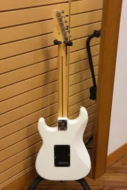 FENDER PLAYER II STRATOCASTER ROSEWOOD FINGERBOARD   POLAR WHITE