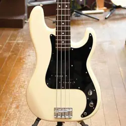 FENDER PB70-US