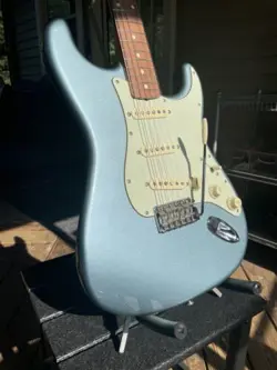 FENDER VINTERA ‘60S STRATOCASTER