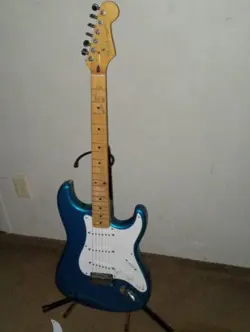 83/84 FENDER STRATOCASTER TURQUOISE MADE IN JAPAN