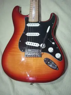FENDER PLAYER STRATOCASTER PLUS TOP MAPLE AGED CHERRY BURST