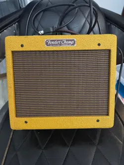 FENDER CUSTOM CHAMP 5-W TUBE GUITAR AMPLIFIER - LACQUERED TWEED