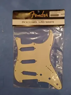 099-1360-000 PICKGUARD STANDARD