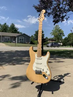 FENDER AMERICAN STANDARD STRATOCASTER 2001