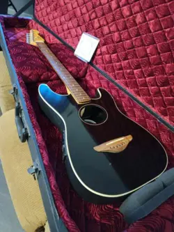 FENDER STRATACOUSTIC GUITAR