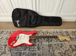 SQUIRE AFFINITY FENDER STRATOCASTER STRAT RED ELECTRIC GUITAR W/ GIG BAG EUC