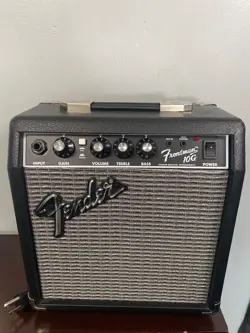 FENDER FRONTMAN 10G 10-WATT GUITAR AMP - EXCELLENT CONDITION -