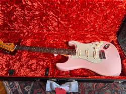 USED FENDER AMERICAN ORIGINAL '60S STRATOCASTER - SHELL PINK