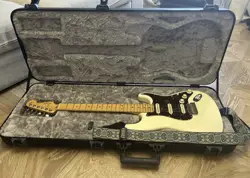 FENDER AMERICAN PROFESSIONAL 2 STRATOCASTER GUITAR