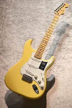 FENDER     1  PLAYER STRATOCASTER MAPLE FINGERBOARD  BUTTERCREAM   MX22309467
