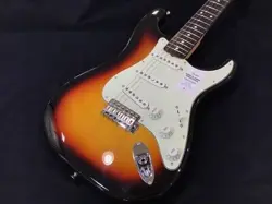 FENDER TRADITIONAL 60S STRATOCASTER 3-COLOR SUNBURST / ROSEWOOD ELECTRIC GUITAR