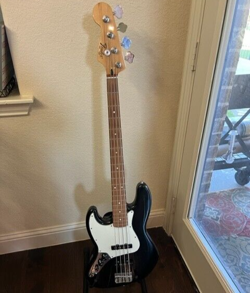 FENDER STANDARD JAZZ BASS LEFT HANDED ROSEWOOD FINGERBOARD BLACK GUITAR