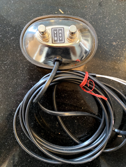 FENDER 2-BUTTON VINTAGE STYLE FOOTSWITCH WITH RCA JACKS