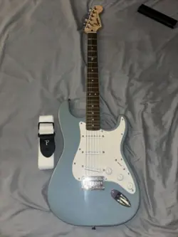 FENDER STANDARD STRATOCASTER 2002