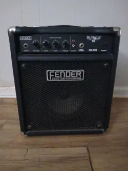 FENDER RUMBLE 15 BASS GUITAR AMP AMPLIFIER  EXCELLENT CONDITION