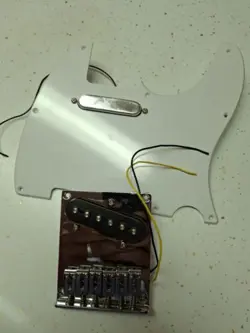 PICKUP BRIDGE PICKGUARD