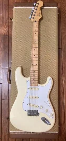 FENDER JAPAN ST-33 STRATOCASTER ELECTRIC GUITAR WITH HARD CASE USED FROM JAPAN