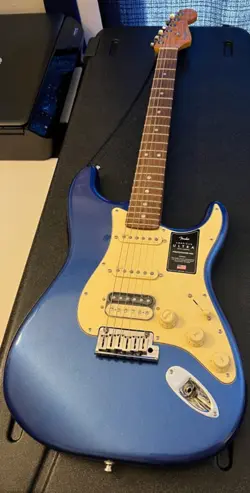 FENDER AMERICAN ULTRA STRATOCASTER HSS - COBRA BLUE W ROSEWOOD FINGERBOARD NICE!