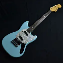 FENDER MADE IN JAPAN TRADITIONAL 60S MUSTANG ROSEWOOD FINGERBOARD DAPHNE BLUE