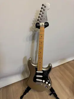STRATOCASTER MN DIAMOND