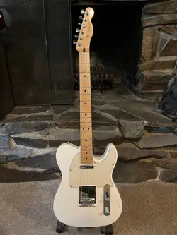 FENDER PLAYER TELECASTER 6-STRING ELECTRIC GUITAR - POLAR WHITE 2019