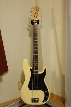 FENDER AMERICAN FSR PRECISION BASS 2002
