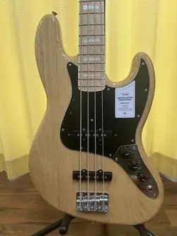 FENDER JAZZ BASS WITH HARD CASE