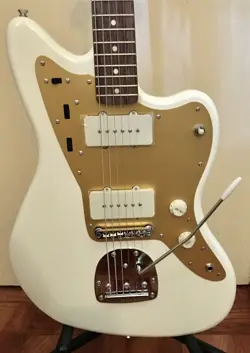 SQUIER BY FENDER J MASCIS JAZZMASTER ELECTRIC GUITAR IN VINTAGE WHITE