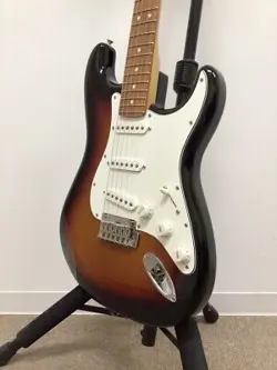 FENDER PLAYER STRATOCASTER PAU FERRO FINGERBOARD   3 COLOR SUNBURST