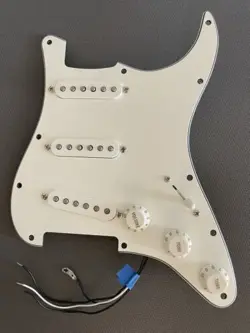 FENDER PLAYER STRATOCASTER LOADED PICKGUARD