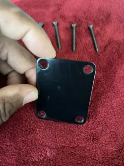 FENDER STRAT/TELE NECK PLATE  BLACK