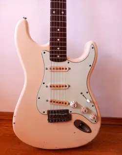 AMERICAN FENDER STRATOCASTER RELIC