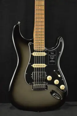 FENDER PLAYER PLUS STRATOCASTER HSS PAU FERRO FINGERBOARD SILVERBURST