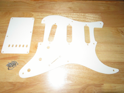 FENDER 2018 USA WHITE 1 PLY AMERICAN ORIGINAL STRATOCASTER PICKGUARD & TREMOLO