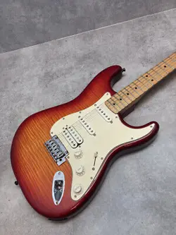 ELECTRIC GUITAR USED FENDER DELUXE STRATOCASTER HSS PLUS TOP RIGHT-HANDED