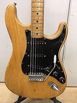 FENDER USA STRATOCASTER USED 1979 ASH BODY MAPLE NECK/FINGERBOARD W/HARD CASE