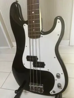 ELECTRIC BASE GUITAR