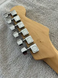 MIM STRATOCASTER LEFT