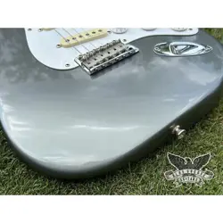 SIGNATURE STRATOCASTER PEWTER