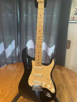 2005 FENDER AMERICAN STANDARD STRATOCASTER WITH HARD SHELL CASE.