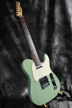 FENDER HIGHWAY ONE TELECASTER DAPHNEBLUE _7702